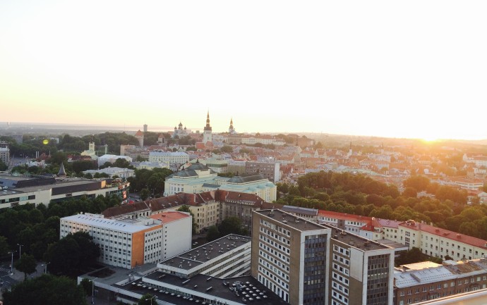 Полюбить с высоты Полюбить с высоты